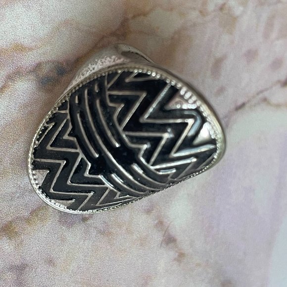 Zig Zag Ring - Picture 4 of 4